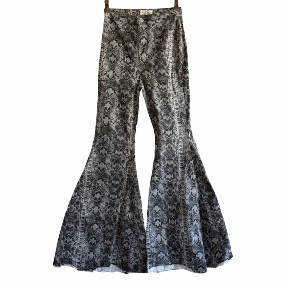 We The Free People Just Float On Flare Jeans 28 Snakeskin Bell Bottoms Hippie